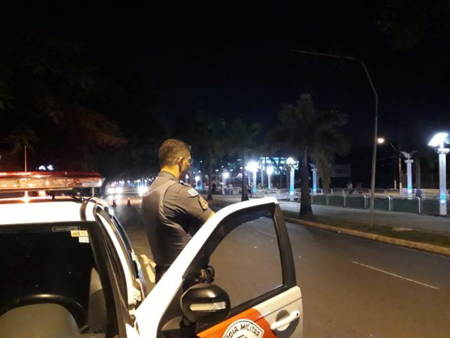 PM e GAMA realizam operação e bloqueios na Avenida Brasil 