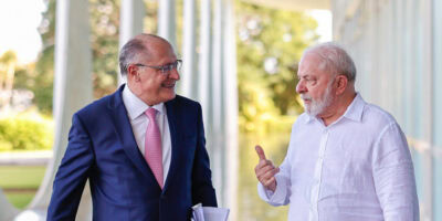 Presidente da República, Luiz Inácio Lula da Silva, durante encontro com Ministro do Desenvolvimento, Indústria, Comércio e Serviços, Vice-Presidente da República Geraldo Alckmin.