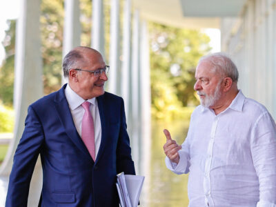 Presidente da República, Luiz Inácio Lula da Silva, durante encontro com Ministro do Desenvolvimento, Indústria, Comércio e Serviços, Vice-Presidente da República Geraldo Alckmin.
