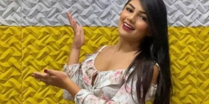 cantora vivi araújo morre em acidente de carro aos 22 anos