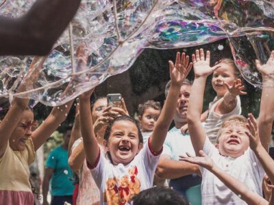 evento gratuito com bolhas de sabão gigantes acontece neste domingo em americana