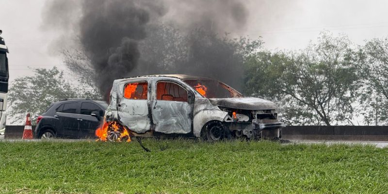 fiat mobi pegando fogo