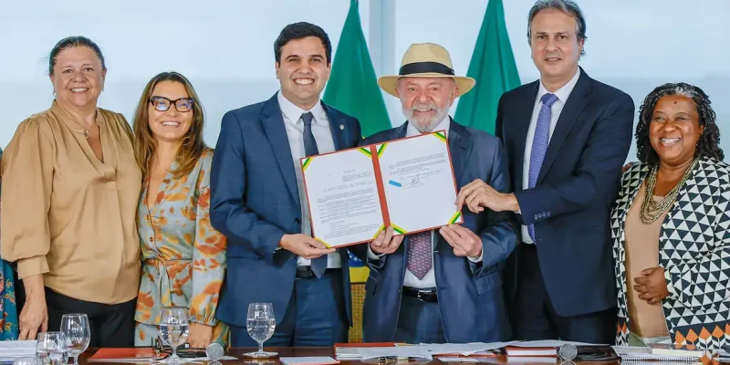 lula sanciona lei que restringe uso de celular em escolas