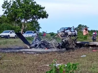 avião de pequeno porte cai, explode e deixa uma pessoa morta e outra ferida no sul da bahia