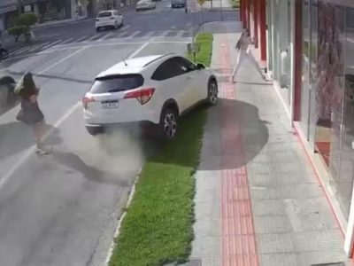 mulher escapa acidente