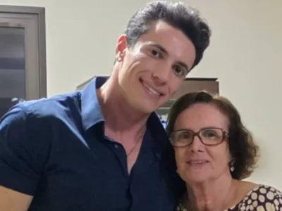 luiz antonio garnica ao lado da mae elizabete arrabaca