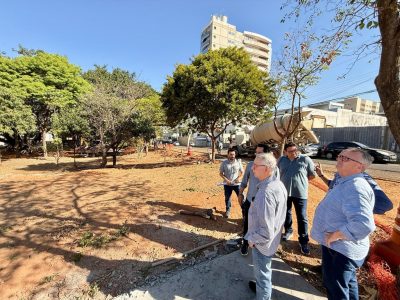 prefeito chico vistoria obras de revitalização da praça caetano cecchino
