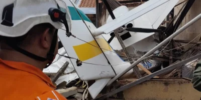 aviao de pequeno porte cai em goiania