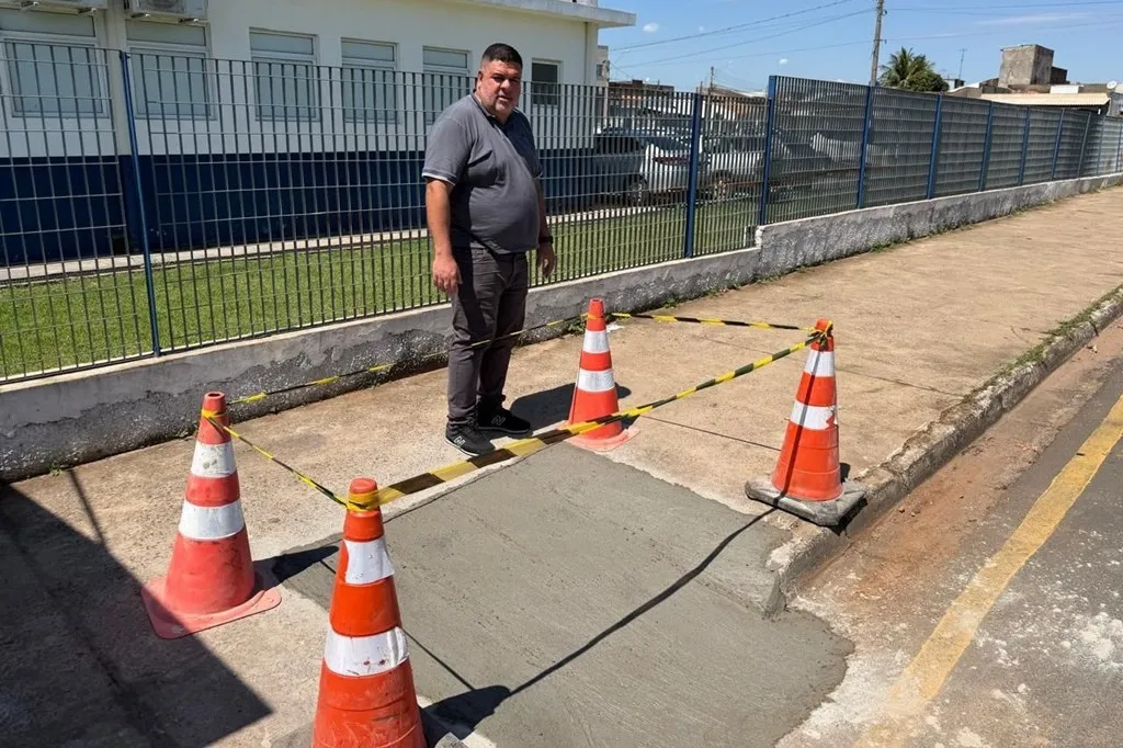Gutão do Lanche acompanha reforma de rampa de acessibilidade da UPA Dona Rosa