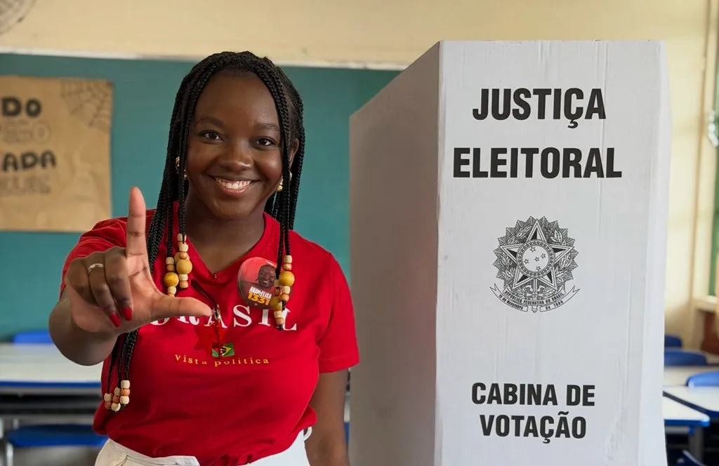 Deputada mais votada do PT diz que debate entre Lula e Flávio terá de ser pessoal no 2º turno