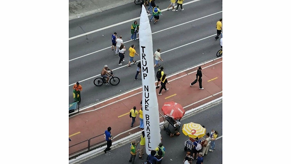 Bolsonaristas pedem que Trump bombardeie o Brasil durante ato na Paulista