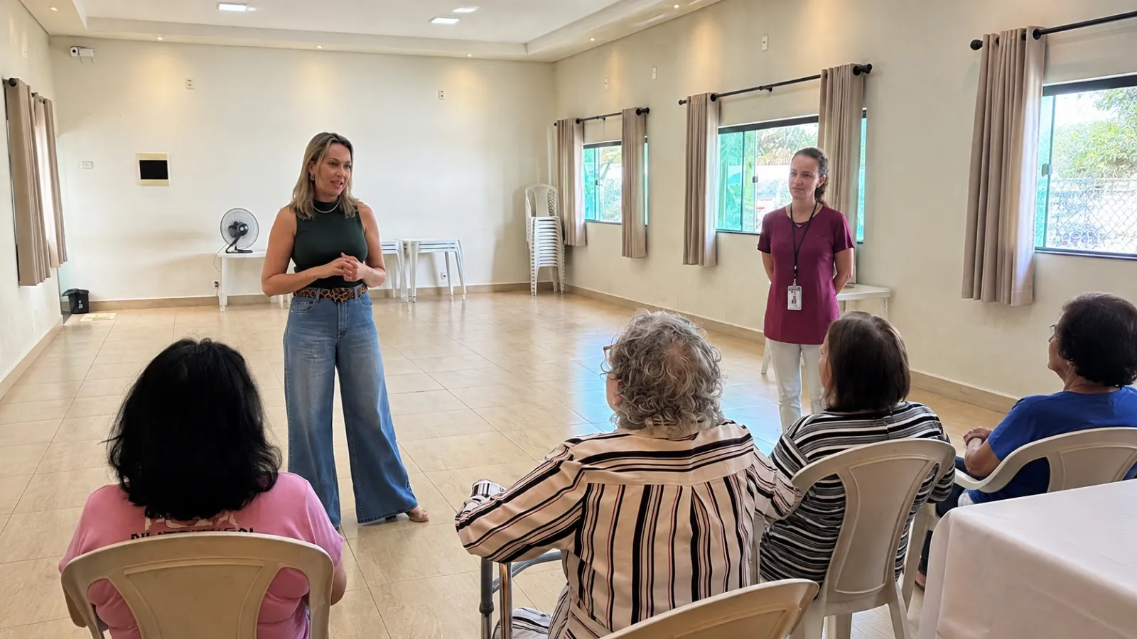 Talitha De Nadai acompanha projeto de fisioterapia para idosos em Americana